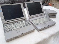 Zwei Toshiba Satellite Laptop Mit Laufwerken.