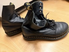 Dr. Martens 8-Loch