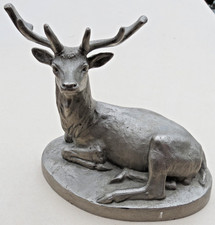 liegender Hirsch / Hirschfigur