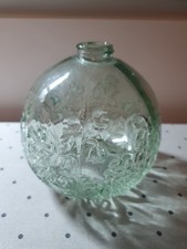 Hellgrüne Bauchige Kleine Deko Vase mit Blumen Reliefmuster Höhe ca. 12 cm