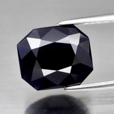 3,96 Karat 10x8,6 mm Achteck tiefblauer Saphir Afrika, beheizt