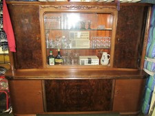 schöner alter Wohnzimmerschrank