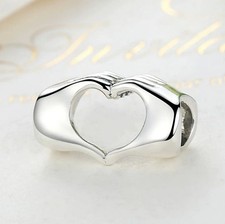 Charm Perle Hände Herz Form