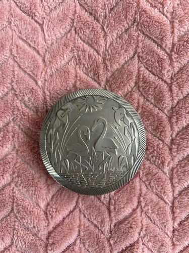 Vintage puderdose schwanmotiv - puderdose,