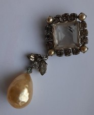 Alte Strassbrosche mit großer Perle - Sehr guter Zustand