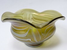 Poschinger Vase Grün mit weißem Faden  Wellenrand,irisierend, Jugendstil Style