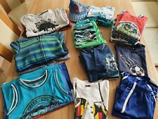 Bekleidungspaket 110 Junge 29 Teile Dino Wendepailletten fussball Trikot Sommer 