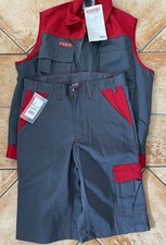 Weste und kurze Hose von