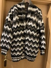 Selbstgestrickt.  Strickjacke