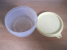 Tupperware     kleiner Behälter    für Kräuter, Gewürze, Reste etc.  JULCHEN