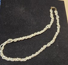 2 Halsketten aus länglichen