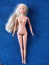 Modepuppe blonde lange Haare