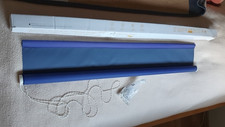 blaues Verdunklungsrollo ca. 1,00 x 1,30 cm