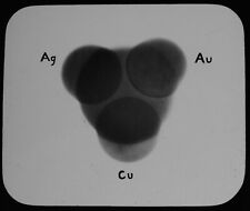 EIN RÖNTGEN VON METALLEN UM