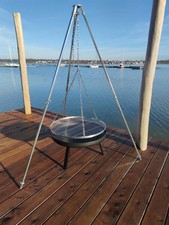 Dreibein-Grill mit Feuerschale