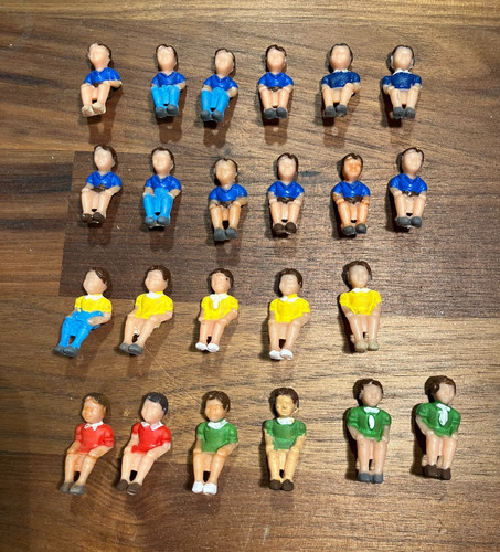 Figuren frömter sitzende - 23,