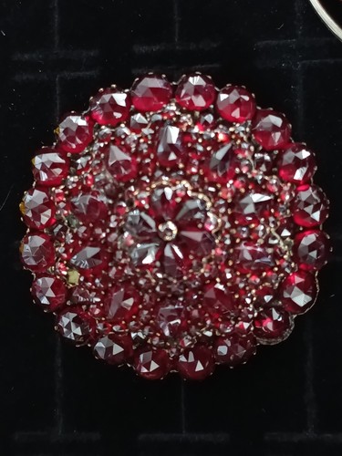 Antike granatbrosche mit - granatbrosche,