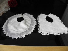 2 antike Lätzchen Babypuppen