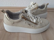 NeroGiardini Ungleiches Paar Sneaker Leder Größe 40 (rechts) 41 (links) beige