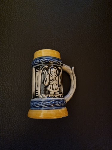 Kleiner krug aus porzellan - kleiner,