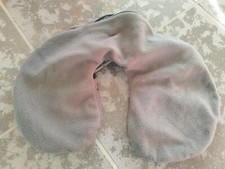 aufblasbares Nackenhörnchen, abnehmbarer Flies-Bezug, grau weich newgen medicals