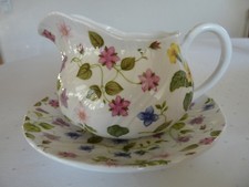 Sauciere mit untertasse - sauciere,