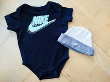 NEU, ungetragener  Body Nike 56-62?TOPQUALITÄT + Nike Mütze 0-6 Monate