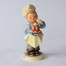 M.I. Hummel Der kleine Konditor, 128, ca. 12 cm, Torte, Junge, Goebel