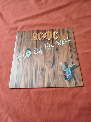 Fly the wall - wall,