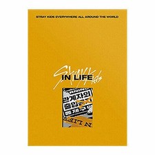 In Life Album der Gruppe Stray Kids mit Fotokarten