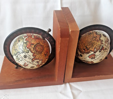 Globus Buchstützen aus Holz