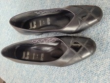 Damen: Schicker Schuh / Pumps von bonne forme– Farbe schwarz – Größe 4,5 H