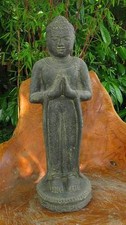 Buddha grüßend  Indonesien Lavastein Skulptur Statue Feng Shui Garten Dekoration