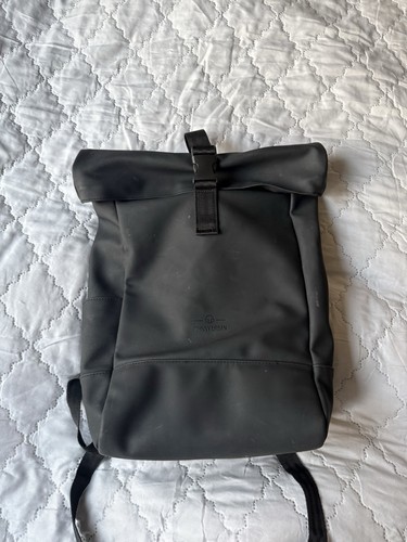 Schwarzer rucksack von johnny - rucksack,
