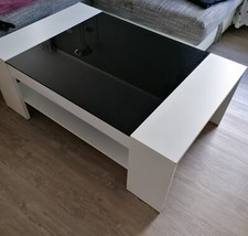 Couchtisch weiß mit Ablagefach und schwarzem Glaseinsatz
