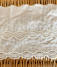 TRAUMHAFTE BESTICKTE