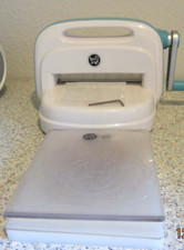 Schneide- und Prägemaschine   love 2 craft