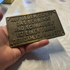 Maritimes Messingschild – Seemannsspruch „Auf jedem Schiff …“