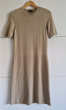Beiges Strickkleid aus