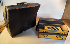 Akkordeon Ziehharmonika Quettschkommode Piakordia 24 Bass + Koffer