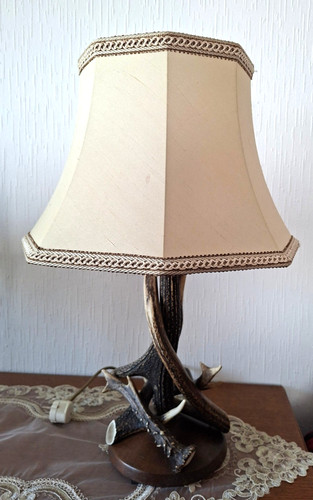 Tischlampe aus geweihstangen - tischlampe,