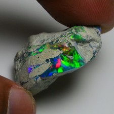 Schwarzopal grob 27,20 Karat