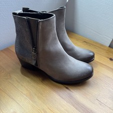 Tamaris booties size 37