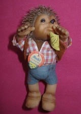 Steiff Igel Macki ca 12 cm Knopf Fahne 8712/70