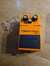 Boss Distortion DS-1 Gitarren Effekt + PEDALSAFE TYPE E