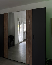 Moderner Kleiderschrank