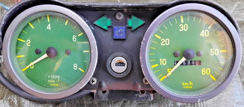 Cockpit mit vdo tachometer und - cockpit,
