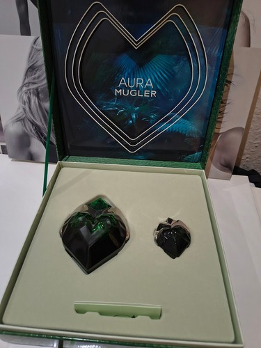Mugler aura und ml - und,