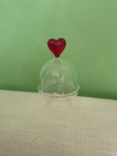 zarte Glasschale mit Glashaube