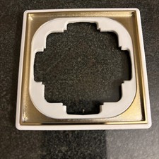 Gira Trias einfach Rahmen mit Goldkante Reinweiß